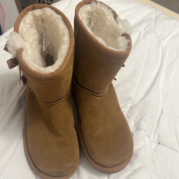 Like New! koolaburra Victoria boots - short - Picture 3 of 6
